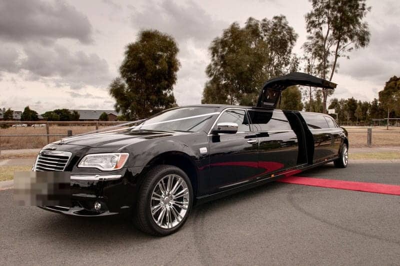 Chrysler 300 Stretch — black Chrysler 300 stretch limousine